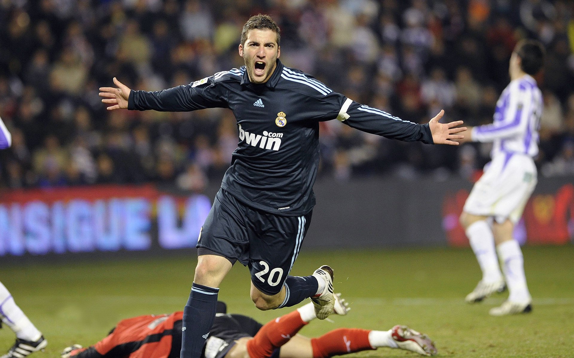 皇马刷新纪录欧冠淘汰赛，皇马欧冠2021晋级没